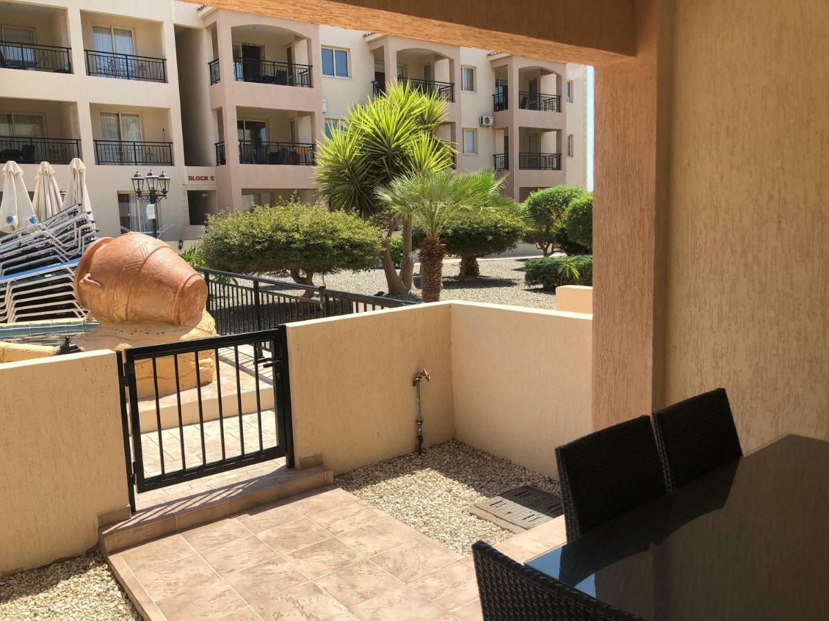 Royal Seacrest Apartment Paphos Exterior photo