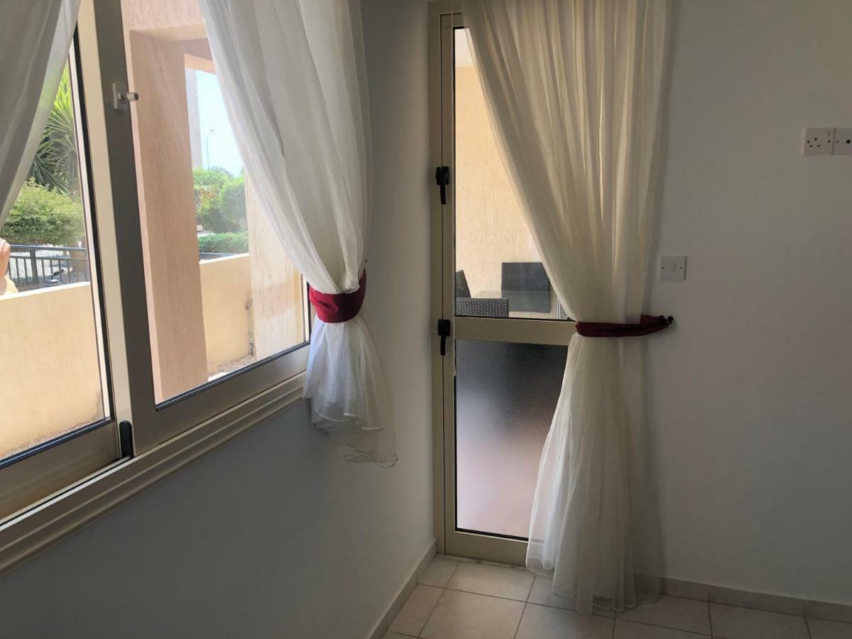 Royal Seacrest Apartment Paphos Exterior photo